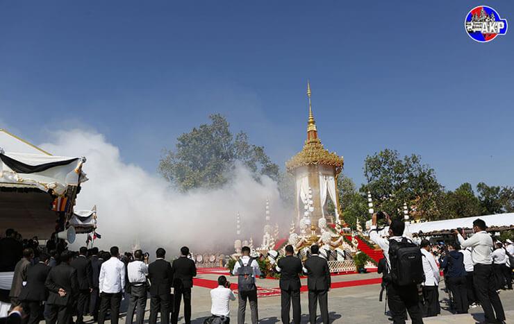 Funerailles du prince Ranaddith Cambodge 4.jpg 