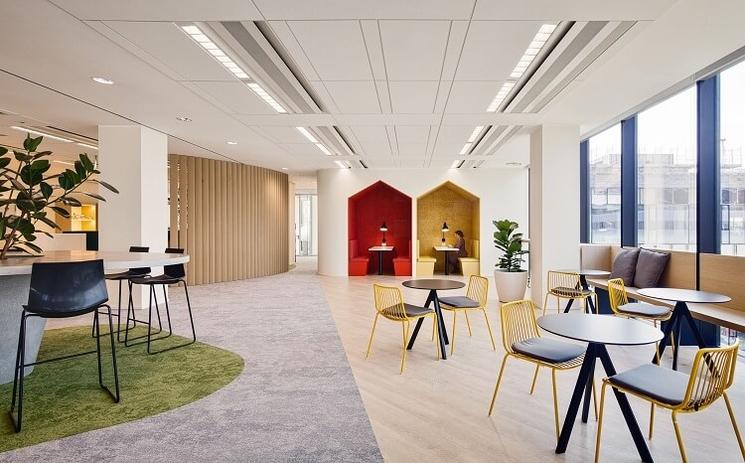 espace de bureaux design et lumineux