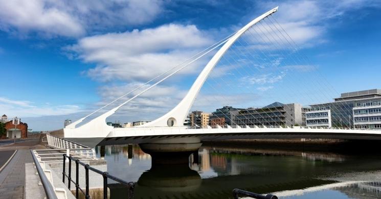 le Samuel Beckett Bridge en forme de Harpe Irlandaise