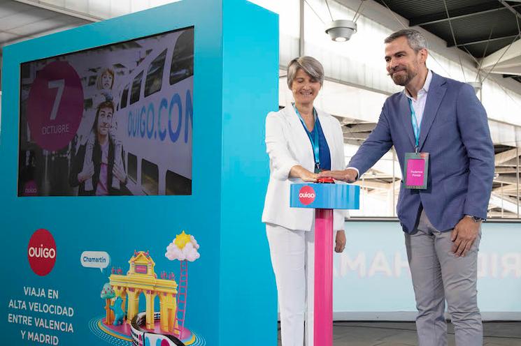 Hélène Valenzuela en train d'inaugurer le train ouigo entre Valence et Madrid