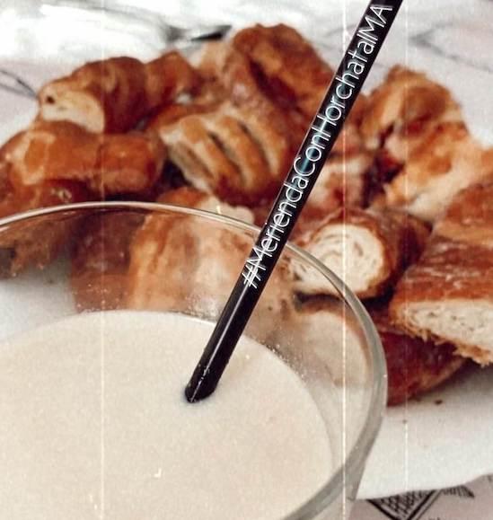 un verre d'horchata dans l'horchateria azul à Castellon