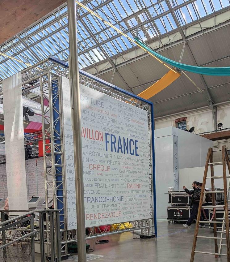 Pavillon de la France au Village de la Francophonie - derniers préparatifs