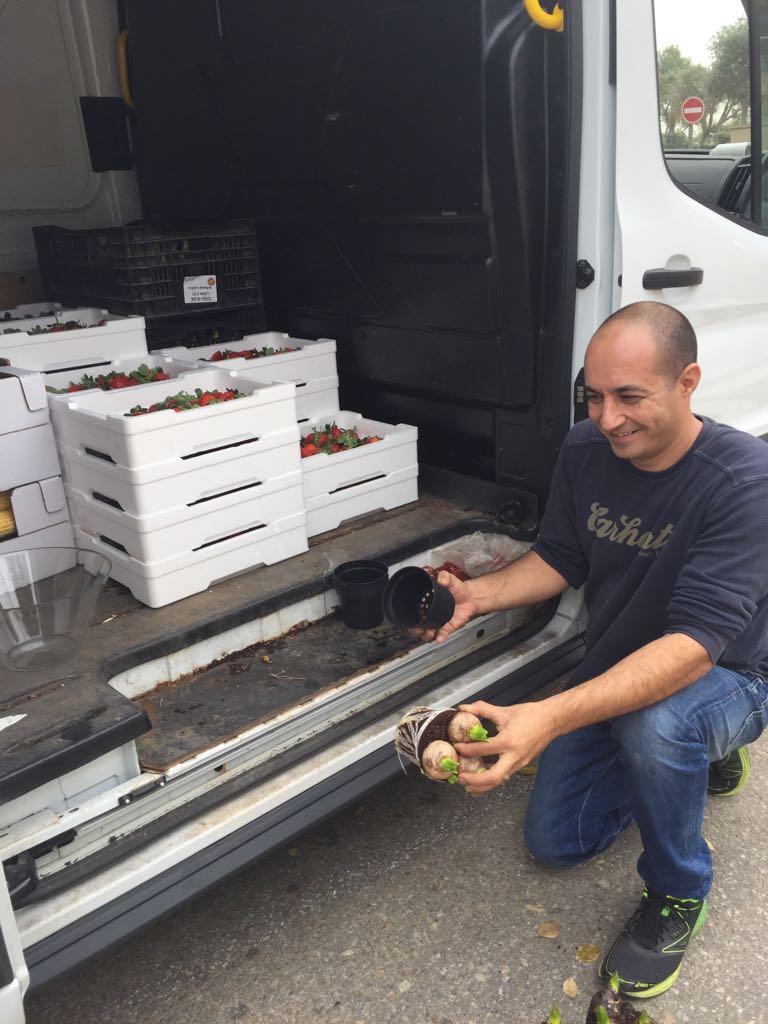 Camionnette de livraison de fleurs, fruits et légumes à Herzlya et environs 