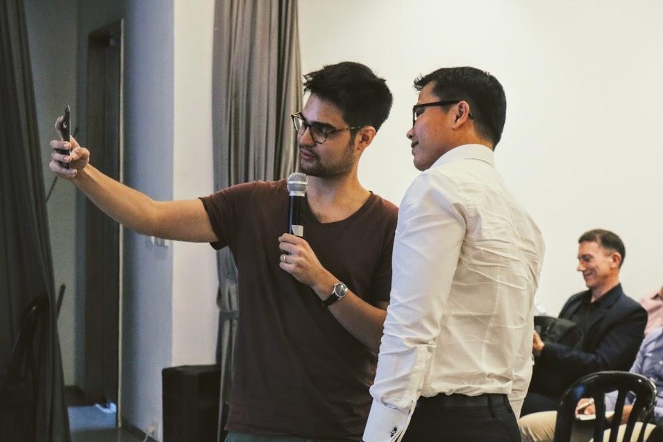 selfie-kan-chanmeta-nicolas-brunet