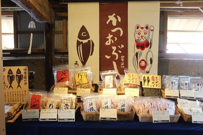 délicieux dashi fait à partir de katsuobushi, le poisson fumé des dieux