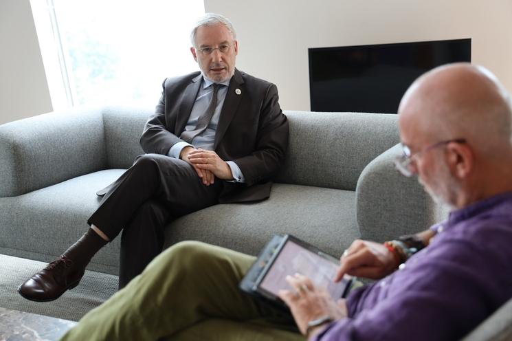 Jean-Claude Poimbœuf, ambassadeur de France en Thaïlande, interviewé par Franck Stepler