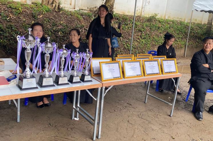 Trophées et diplômes concours Krathongs Chiang Mai