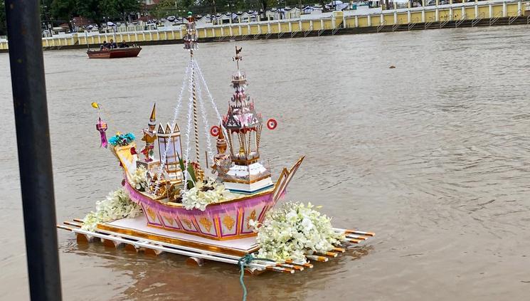 Bateau Krathong à Chiang Mai