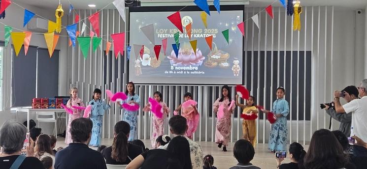 Danse Loy Krathong Windfield Chiang Mai