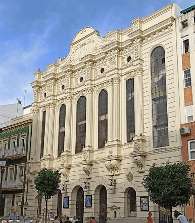 Façade du Gran Teatro : colonnes corinthiennes & ornements, ©Arthur Venot