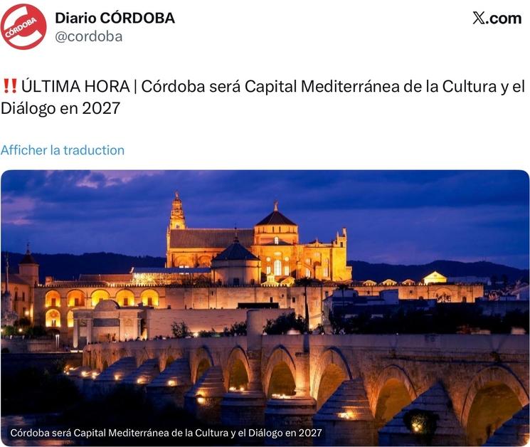 Vista nocturna de la Mezquita-Catedral y el Puente Romano de Córdoba. / MANUEL MURILLO