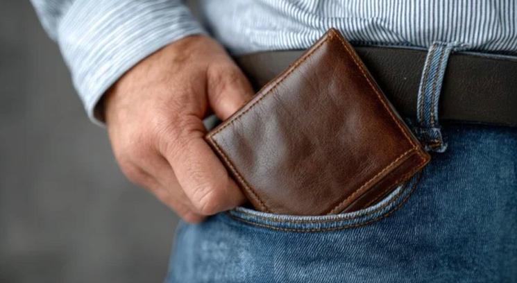 Portefeuille sorti de la poche