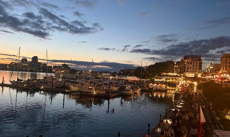 Victoria by night  @Emmanuelle Franks
