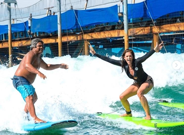 Raimana Van Bastolaer et Cindy Crawford au Surf Ranch © Todd Glasser, Raimana Wolrd