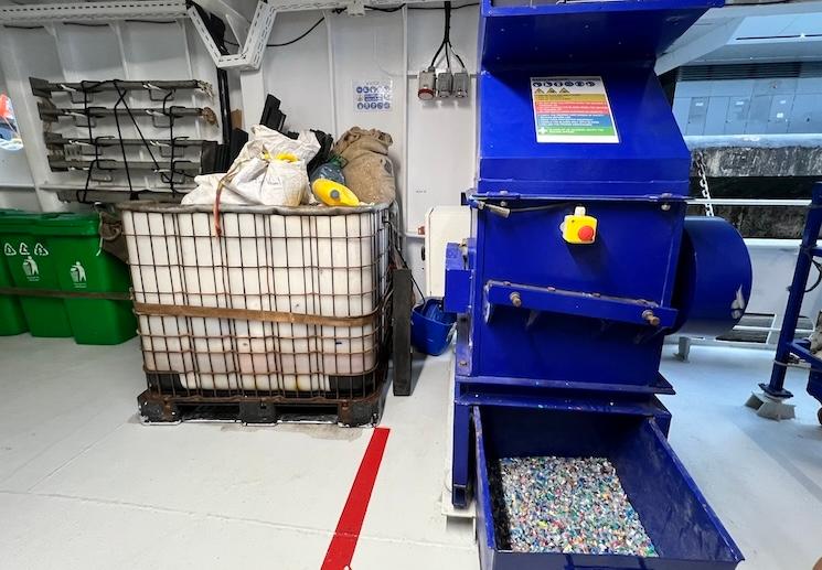 Equipement de recyclage plastique embarqué ocean