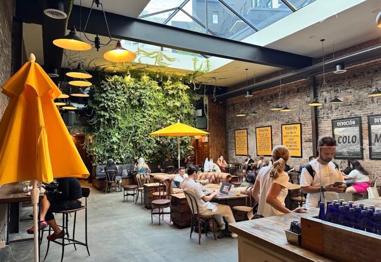 Un café new yorkais - Lola Neto 