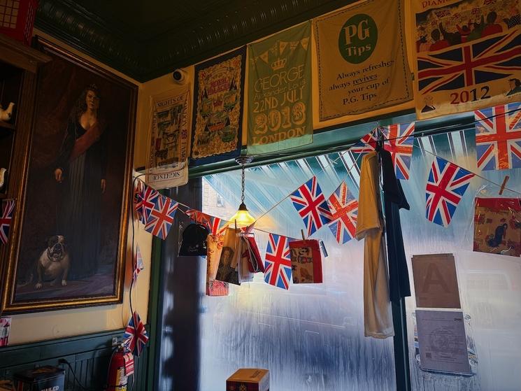 intérieur bar anglophone drapeau royaume uni 