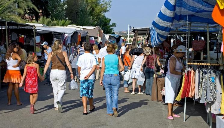 Le “mercadillo” du lundi à Las Albarizas, dans la ville de Marbella