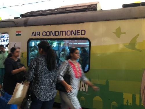 Mumbai train Bombay wagon