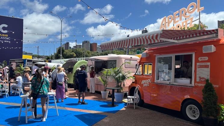 food trucks dans espalanade evenement tennis