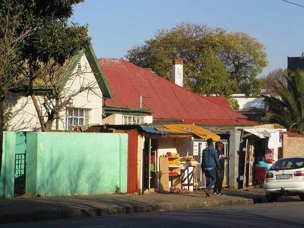 yeoville, karen lévy, quartier, johannesburg, bons plans, histoire, se loger, adresses, résidents, français, francophone