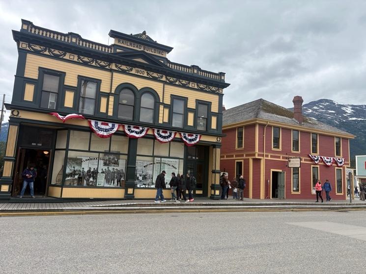 Les maisons sont dignes d’un western. On appelle l’Alaska « the last frontier » @ Emmanuelle Franks