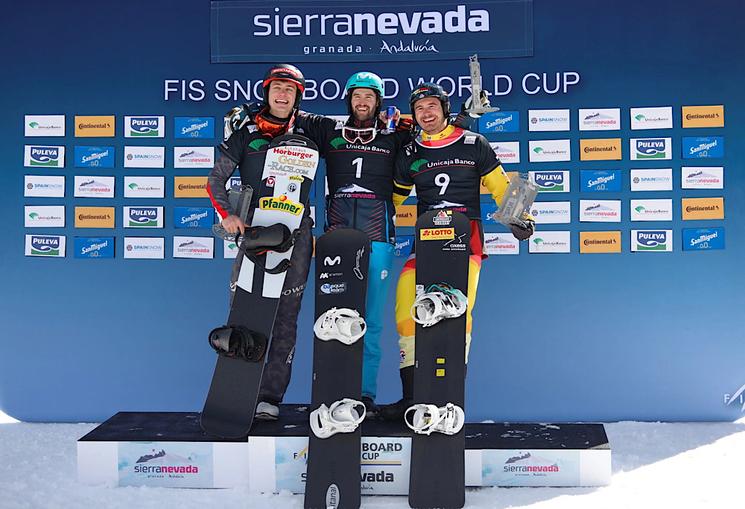 Alexandro Haemmerle (à gauche), à côté d'Eguibar sur le podium de la Coupe du monde 2020, retrouvera son ami de Saint-Sébastien.