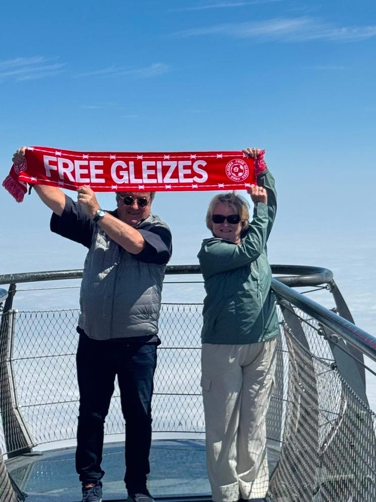 À 2877 mètres sur le ponton du Pic du Midi dans les Pyrénées, le 18 juillet 2026. Crédit : Sylvie Godard 