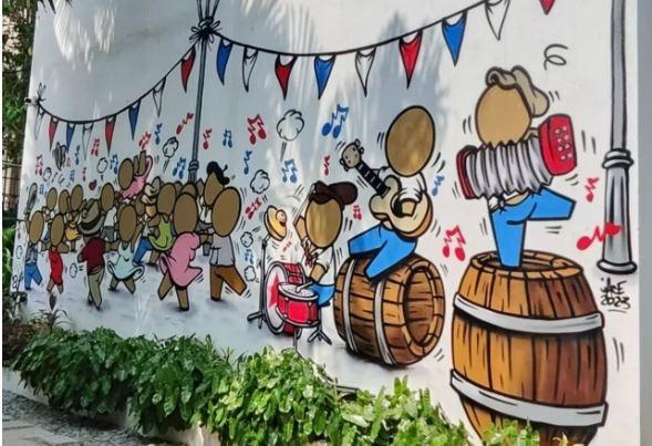 Un bal musette sur le mur de l'Alliance Française de Madras. Photo : Fabienne