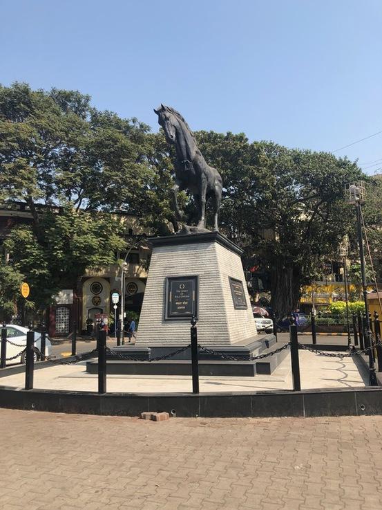 Statue du cheval noir Kala Ghoda