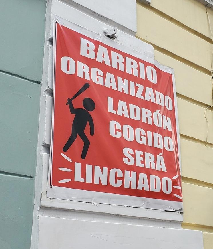 Message d'avertissement sur les murs de Quito