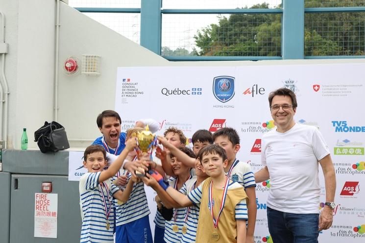 Les Bleuets avec la coupe Junior