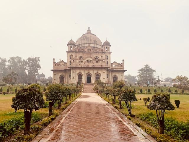 lucknow inde begum hazrat