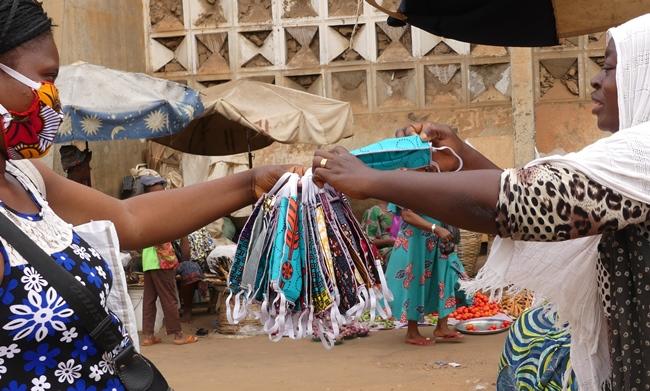 masque en pagne coronavirus Côte d'Ivoire