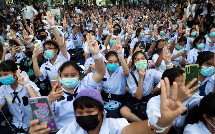 Manifestation lyceennes anti-gouvernement a Bangkok