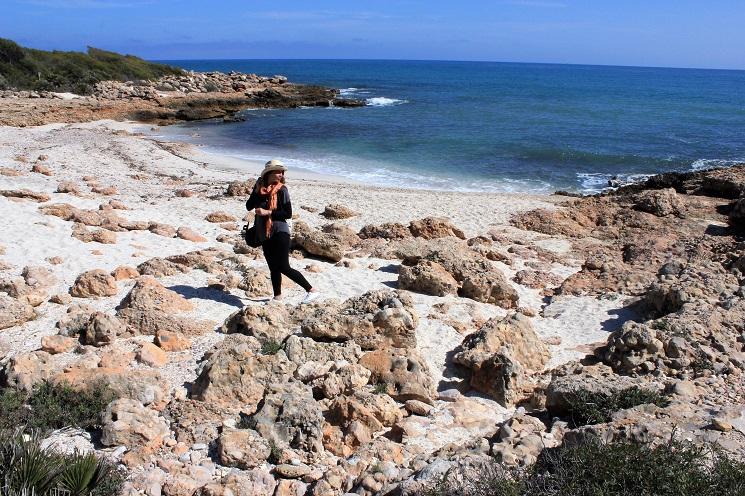 Manuella sur la plage de la Sierra d'Irta (Castellón)