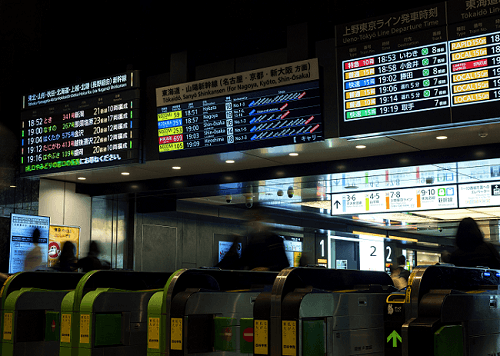 Ne pas manger, boire, parler fort dans le métro japonais