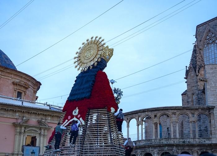 ofrenda de la virgen de los desemparados à valencia