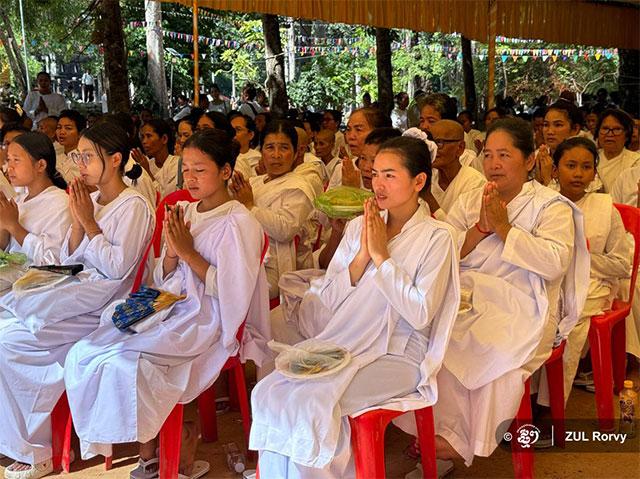 Ordination de masse à Angkor