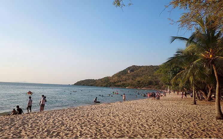 La plage de Sai Kaew a Sattahip pres de Pattaya