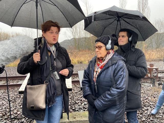 pluie parapluie froid camp concentration Auschwitz 