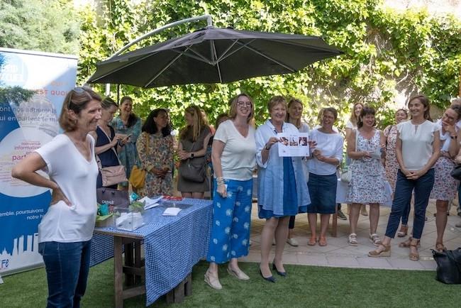 la Consule assiste à la tombola 