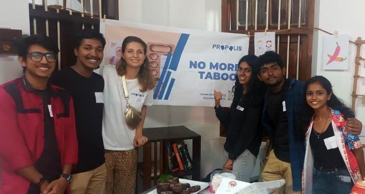 Charlotte et les étudiants de l'Alliance française de Trivandrum