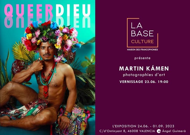 affiche avec une photo d'un homme nu et des fleurs pour l'exposition QueerDieu de Martin Kaven à La Base Culture de Valencia