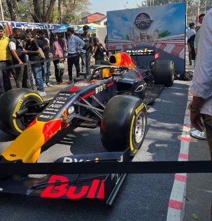 Une Red Bull exposée au Kala Ghoda festival à Mumbai