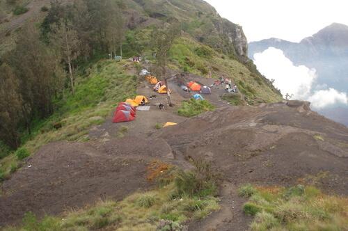 Tentes du camp de base du mont Rinjani