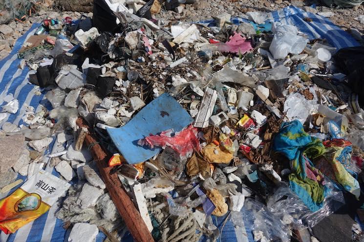 Sous les déchets la Plage Hong Kong déchets type