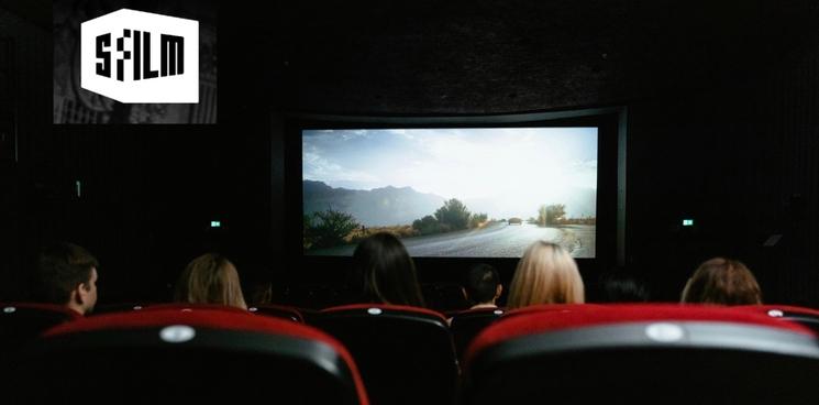 Un salle de cinema avec le logo du San Francisco Film Festival