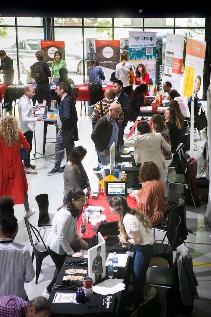 photo du salon avec les visiteurs