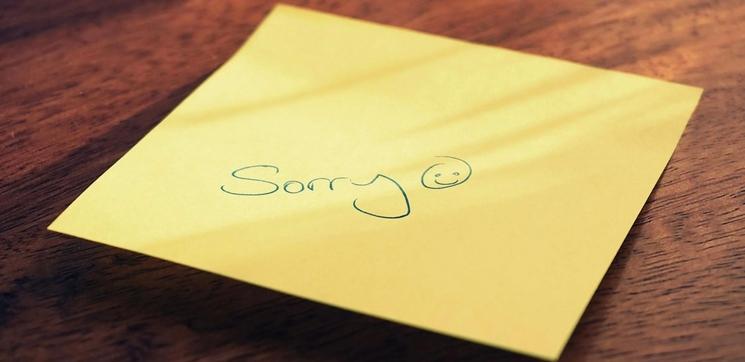 Une note Post It avec le mot "Sorry"